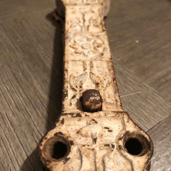 9336 Antique Victorian Spring Loaded Floral Emb. Lock Push Button cast metal - Picture 8 of 11